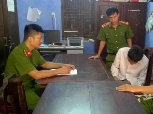 Sát hại em trai rồi cố thủ trong nhà riêng