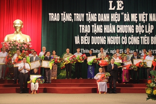 Thừa Thiên - Huế tổ chức trao, truy tặng danh hiệu Bà mẹ VNAH và biểu dương người có công 