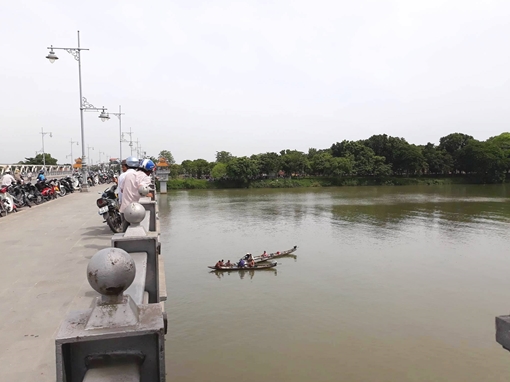 Để lại tin nhắn, nam sinh viên lao mình xuống sông Hương tự vẫn