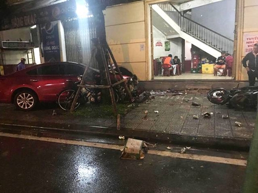 Vụ 'xế hộp' mất lái ở Huế: Thêm một nạn nhân tử vong