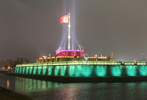 Kỳ đài Huế lần đầu tiên được thắp sáng trong đêm bằng 1.000 đèn led