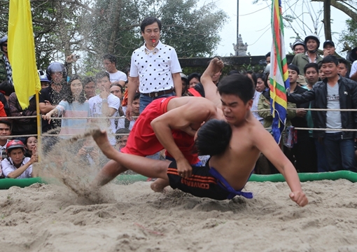 Tưng bừng hội vật Thủ Lễ ngày đầu Xuân