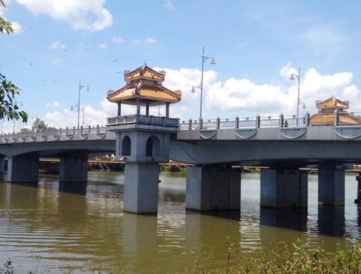 Tìm thấy thi thể người phụ nữ bỏ lại 2 con nhảy sông Hương tự vẫn