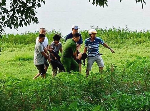 Công an kịp thời cứu người phụ nữ nhảy sông Hương tự vẫn 
