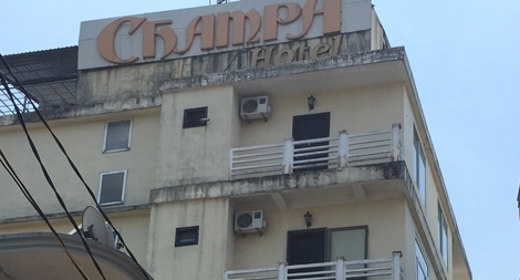 Nhân viên khách sạn bị khách thuê phòng đâm nguy kịch