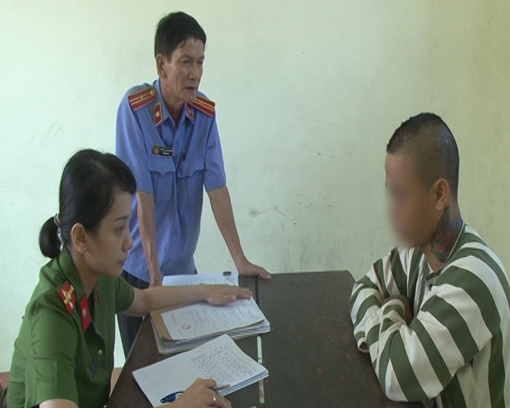 Thanh niên nhiều lần làm trò người lớn với bé gái 14 tuổi