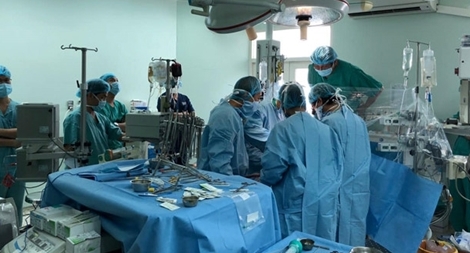 Quả tim "bay" từ Hà Nội đi Huế cứu sống một thiếu niên