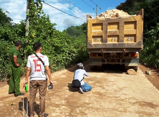 Xe tải trôi dốc cán chết người phụ nữ đi xe máy