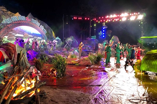 Chương trình nghệ thuật "đặc biệt" tri ân các Anh hùng liệt sĩ giữa đại ngàn Trường Sơn