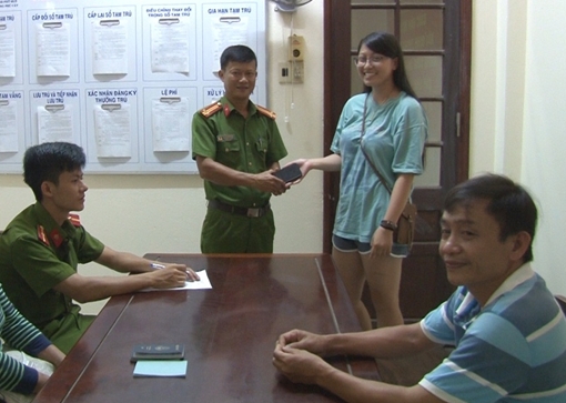 Du khách viết thư cảm ơn Công an sau khi nhận được tài sản đánh mất