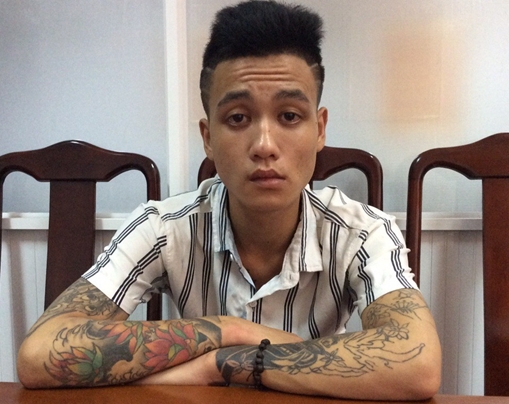 Sử dụng súng giả để cưỡng đoạt tài sản chủ cơ sở massage