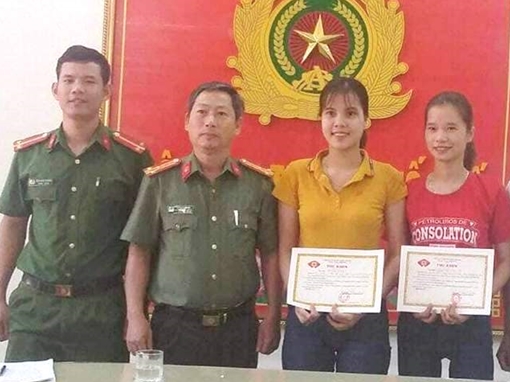 Khen thưởng người dân nhặt được tài sản trao trả du khách