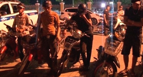  30 ‘quái xế’ dùng xe độ gây náo loạn đường phố đêm khuya