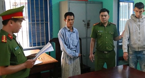 Vụ chém nhau kinh hoàng trước cổng trường: Thêm 2 đối tượng ra đầu thú