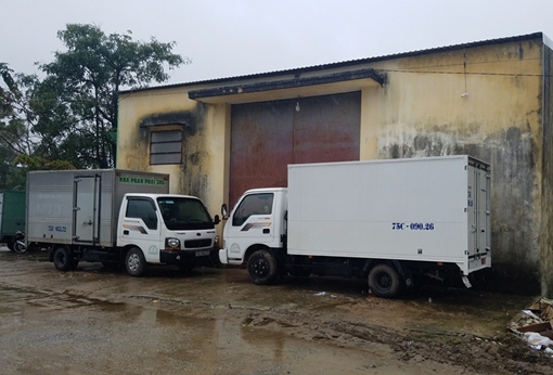 Thùng mì tôm đổ,  bảo vệ nhà kho tử vong