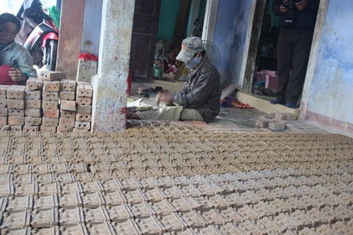 Làng nghề sản xuất tượng ông Táo "chạy đua" ngày giáp Tết