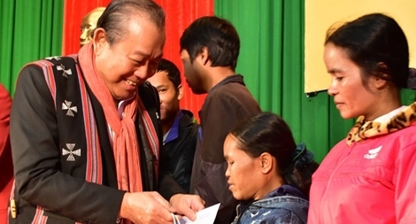 Phó Thủ tướng Thường trực Trương Hòa Bình tặng quà Tết cho người nghèo, gia đình chính sách ở Thừa Thiên - Huế