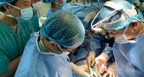 Chạy đua thời gian để thực hiện ca ghép tim xuyên Việt 