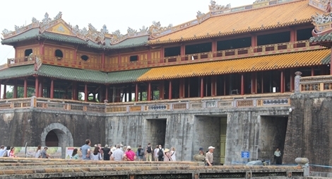 Làm sạch ô nhiễm sinh học ở di tích cổng Ngọ Môn, Đại Nội Huế