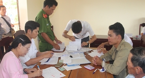 Phó Bí thư xã "đưa nhầm" con trai vào diện bồi thường sự cố môi trường biển