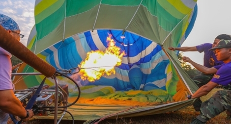 Du khách ấn tượng lễ hội khinh khí cầu quốc tế