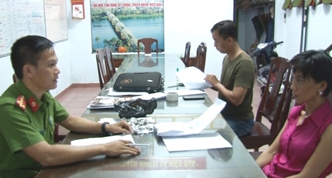 Bắt ‘nữ quái’ trên đường mang cần sa đi tiêu thụ 