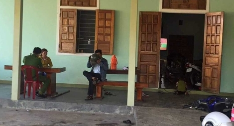 Côn đồ mang kiếm, gậy sắt xông vào nhà dân chém người