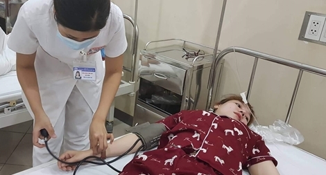 73 người nhập viện sau tiệc đám cưới do ngộ độc thực phẩm