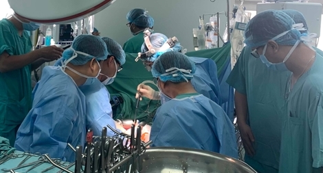 Thực hiện cùng lúc 2 ca ghép tim, gan từ người cho chết não