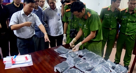 Đối tượng nhiễm HIV vận chuyển hơn 30 nghìn viên ma túy