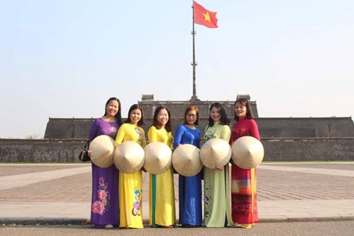 Phụ nữ mặc áo dài truyền thống được miễn vé tham quan Di sản Huế 