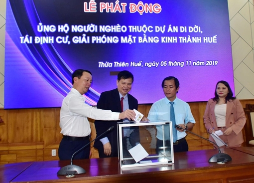 Đóng góp ngày lương giúp người nghèo trong dự án “di dân lịch sử”