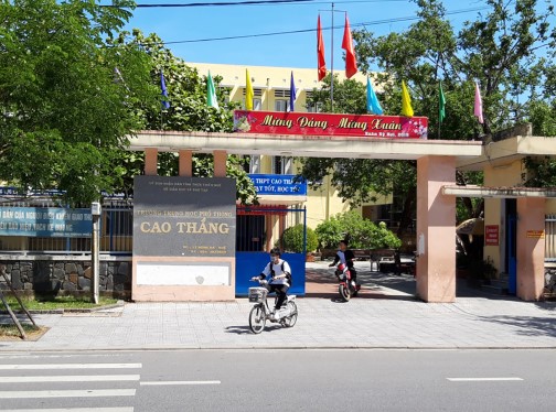 Nữ sinh lớp 10 tố thầy thể dục có hành vi khiếm nhã