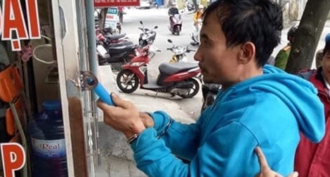 Trộm tài sản ở cửa hàng điện thoại đưa về nhà vợ hờ cất giấu