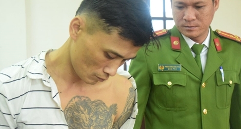 Đối tượng xăm trổ tàng trữ hơn 300 viên ma túy bị bắt tại trạm thu phí