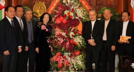 Trưởng Ban Dân vận Trung ương chúc mừng Giáng sinh Tổng Giáo phận Huế