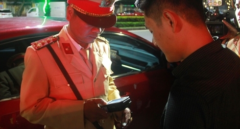 Tài xế mượn oai báo chí vi phạm nồng độ cồn bị phạt 35 triệu đồng