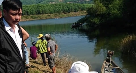 Chìm ghe, 3 người mất tích trên sông La Ma