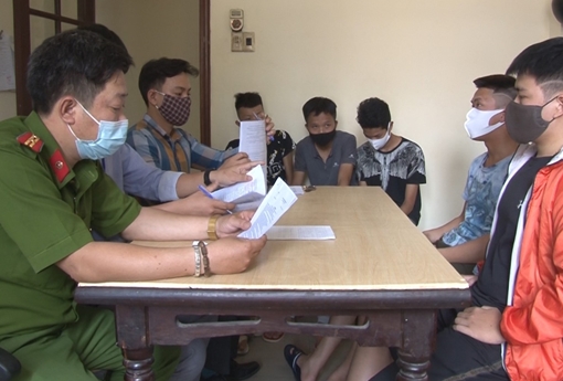 Xử phạt nhiều trường hợp không mang khẩu trang nơi công cộng 