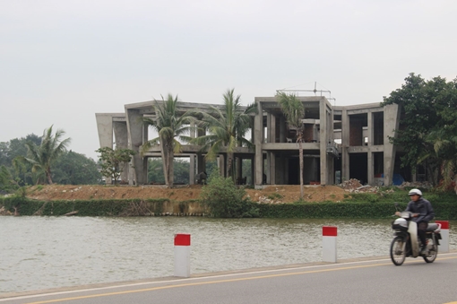 Yêu cầu tháo dỡ các hạng mục sai phạm tại dự án xây dựng bên sông Hương