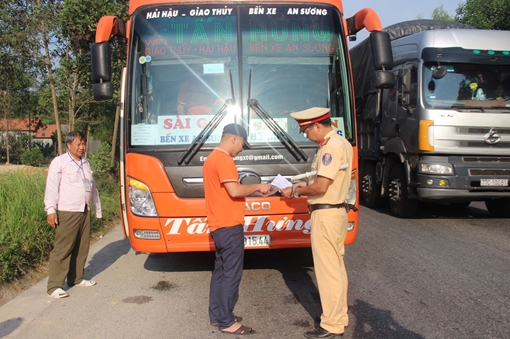 Xử phạt hơn 4.000 phương tiện vi phạm Luật Giao thông sau một tháng ra quân