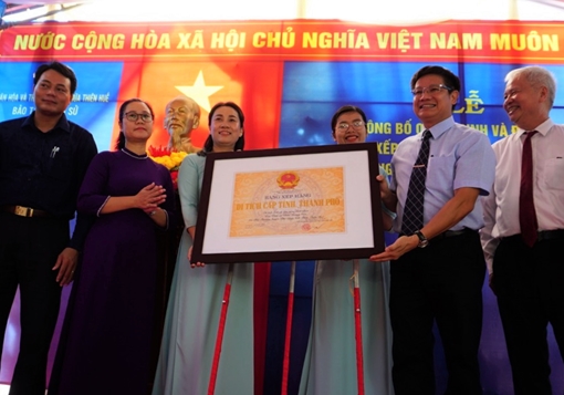 Châu Hương Viên đón nhận bằng xếp hạng di tích lưu niệm 