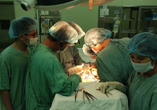 Bệnh viện Trung ương Huế thực hiện thành công ca ghép thận tự thân đầu tiên