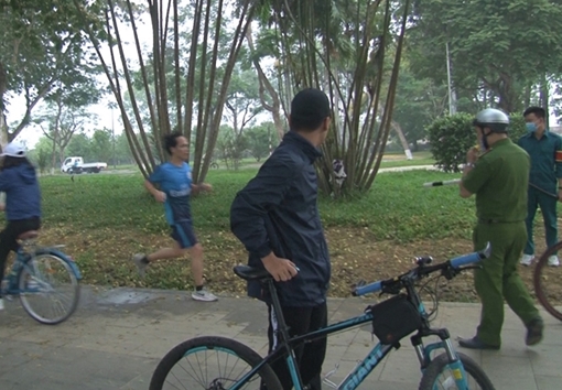 Thừa Thiên Huế xử phạt người dân không mang khẩu trang nơi công cộng