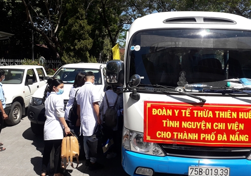 Bác sĩ, điều dưỡng ở Huế lên đường chi viện Đà Nẵng