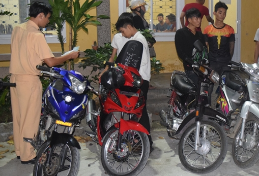 Bắt giữ hàng loạt ‘quái xế’ náo loạn đường phố cố đô Huế