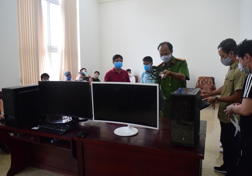 Thuê khách sạn để... đánh bạc trực tuyến 