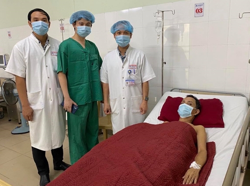 Người đàn ông mắc lao phổi 26 năm được cứu sống nhờ can thiệp tim mạch