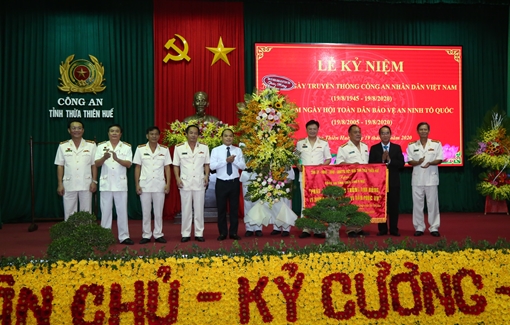 Công an tỉnh Thừa Thiên Huế gặp mặt kỷ niệm 75 năm Ngày truyền thống CAND