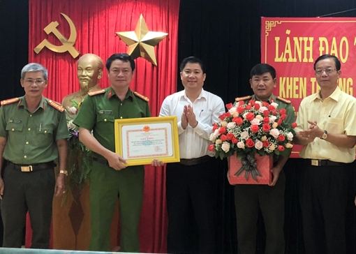 Khen thưởng đơn vị phá thành công nhiều tụ điểm ma túy